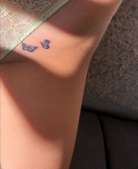 Dainty Hip Tattoos Women, Feminine Hip Tattoos, Tattoo Ideas Hip, Pelvic Tattoo Hip, Hip Bone Tattoo, Lower Hip Tattoos, Tattoo On Hip Bone, Pelvic Tattoos, Hip Thigh Tattoos