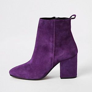 Purple suede block heel boots Catrine Demew, Purple Ankle Boots, Cowgirl Boots Wedding, Fashion Purple, Purple Boots, Winter Outfits Warm, Purple Heels, Wedding Boots, Botas Chelsea