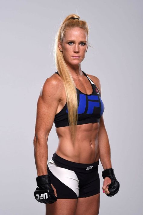 Holly Holm Ufc, Female Mma Fighters, Holly Holm, Mma Girls, Boxe Thai, Mma Workout, Career Photos, Ufc Women, Ufc Fighters