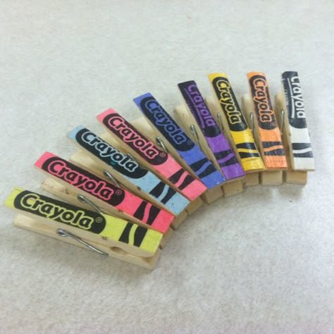 Clothes pins with crayon wrapper front. Perfect for hanging things in the art room. Crayon Classroom Theme, Art Room Classroom, Crayon Classroom, Crayon Themed Classroom, Home Daycare Ideas, Preschool Rooms, Matching Colours, Daycare Ideas, Theme Classroom