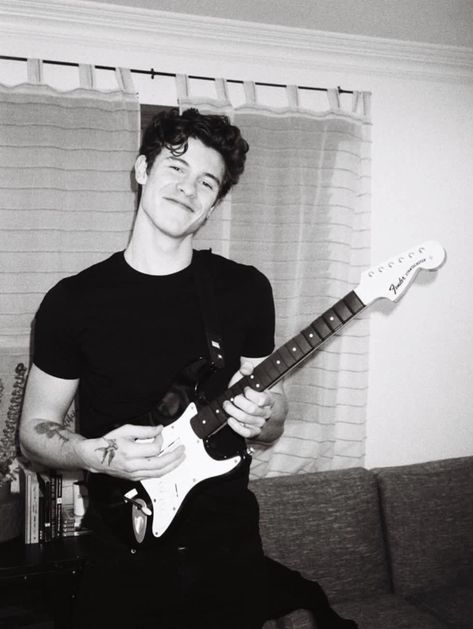 Shawn Dawson, Singer Photo, Hot Shawn Mendes, Evan Peters, Dream Boy, Shawn Mendes, Mixtape, Celebrity Crush, Brown Hair