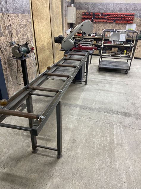 Welding Workshop, Welding Table Diy, درج السلم, Cool Welding Projects, Welding Tables, Machining Metal Projects, Workshop Layout, Welding Shop, Metal Fabrication Tools