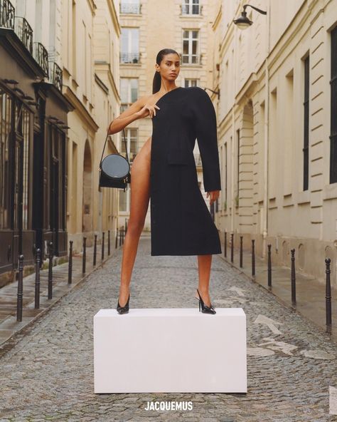 Discover the captivating and surreal world of Théo de Gueltzl, a Paris-based artist who pushes the boundaries of still life photography. Imaan Hammam, Campaign Fashion, Vogue Germany, Modeling Tips, Vogue Japan, Fashion Editor, Daily Look, Life Photography, Fashion Essentials