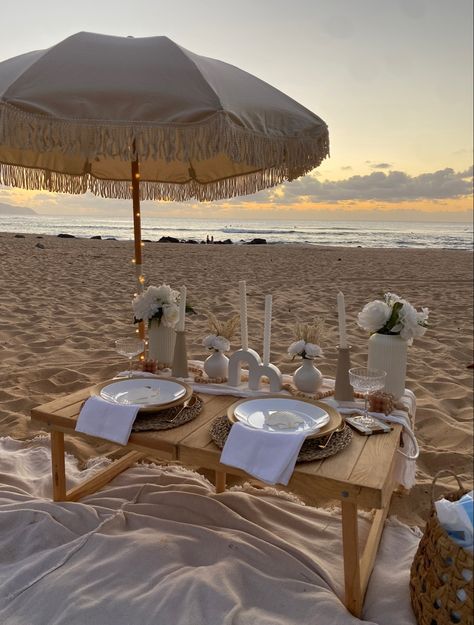 #picnicsinparadise808 #oahupicnic #hawaiipicnic #oahupicniccompany #picnic #picnicday #picnicaesthetic Beach Set Up Aesthetic, Popup Picnic, Beach Set Up, Romantic Beach Picnic, Beach Picnic Party, Picnic Party Decorations, Picnic Planning, Beach Brunch, Romantic Picnic