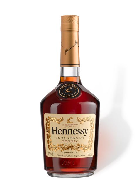 Hennessy Cognac VS Bottle 70cL Hennessy Bottle Drawing, Acholol Aesthetic, Bottle Of Hennessy, Cognac Bottle, Effen Vodka, Hennessy Very Special Cognac, Hennessy Cognac, Hennessy Bottle, Hennessy Vs