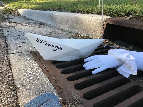 Easy Pennywise in the sewer drain It Sewer Scene, Pennywise Sewer Decoration, Pennywise In Sewer, Pennywise Sewer, Pennywise Decorations, Sewer Grate, Sewer Drain, Collage Book, Horror Decor