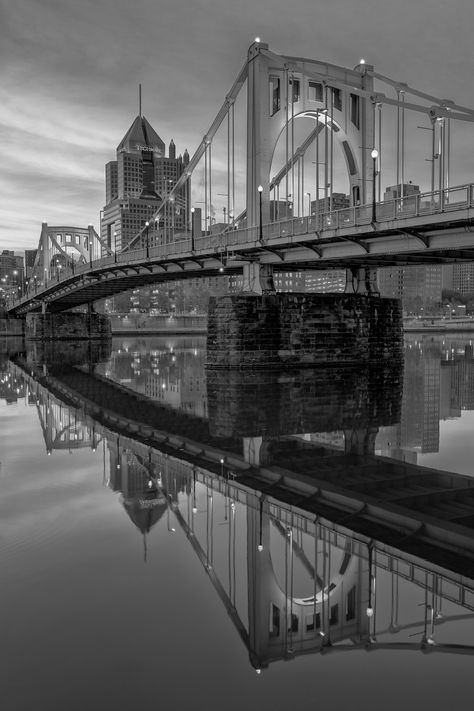 Pittsburgh Pennsylvania Aesthetic, Pittsburgh Pictures, Pittsburgh Aesthetic Night, Point State Park Pittsburgh, Downtown Pittsburgh, Pittsburgh Bridges, Visit Pittsburgh, Old Pittsburgh Vintage Photos, Pittsburgh Skyline