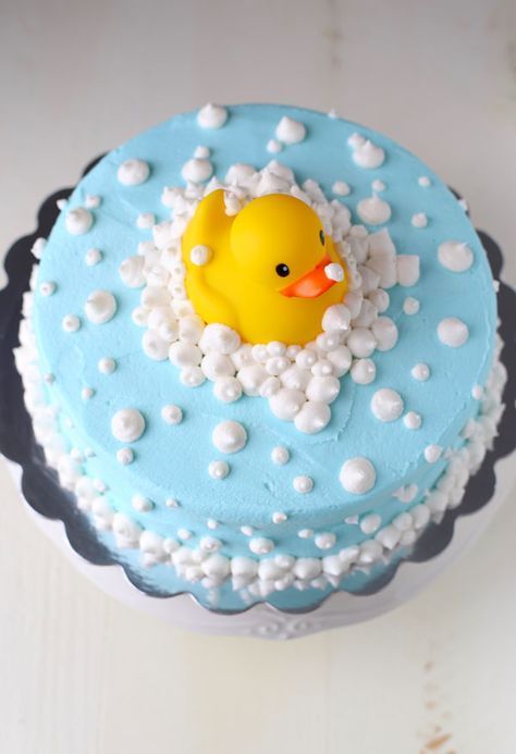 Rubber Ducky Baby Shower Cake is a moist chocolate cake with almond frosting, plus it’s gluten-free and dairy-free. Gateau Baby Shower Garcon, Baby Shower Food Menu, Rubber Ducky Cake, Simple Baby Shower Cake, Baby Shower Finger Foods, Baby Shower Simple, Easy Baby Shower, Baby Shower Garcon, Ducky Baby Showers