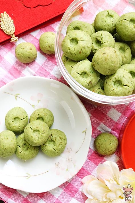 Pea Cookies, Asian Treats, Peas Recipes, Walnut Cookie Recipes, Cny Cookies, Nyonya Food, Chinese New Year Cookies, Kuih Raya, Toddler Foods