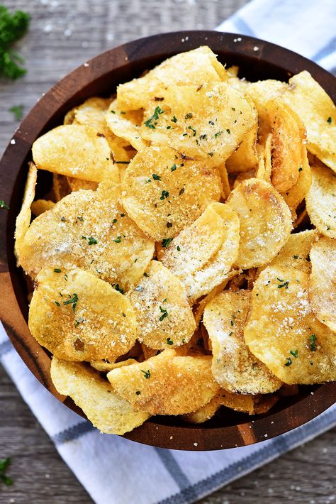 Homemade Potato Chips Recipe, Chip Seasoning, Parmesan Ranch, Recipes Chili, Pasta Bread, Potato Chip Recipes, Ranch Potatoes, Homemade Chips, Chips Recipe