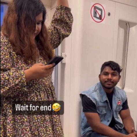 As many videos of the Delhi Metro have been shared in the past related to the fight, dancing and some even singing. People have been tired of witnessing bizarre news from Delhi Metro. The post Watch: Invisible seat prank in Delhi Metro leaves woman confused, video goes viral appeared first on APN News. Delhi Metro, Hip Surgery, Asian Games, Latest Sports News, Woman Standing, Social Media Platforms, Weight Lifting, Business Man, Viral Videos