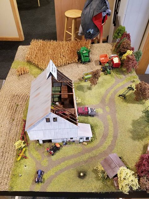 Farm Display Board, Farm Diarama Ideas, Farm Diorama Ideas For Kids, Farm Diorama, Farm Display, Model Train Display, Innovation Models, Farm Toy Display, Corn Harvest