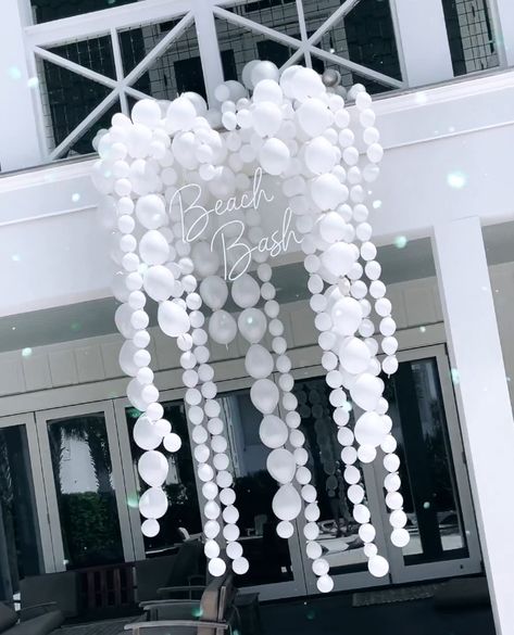 White And Beige Balloon Garland, Balloon Chain Garland, Link Balloons, Gala Decorations, Party Planning Business, Dance Decorations, Garland Backdrops, Balloon Chain, Fiesta Theme