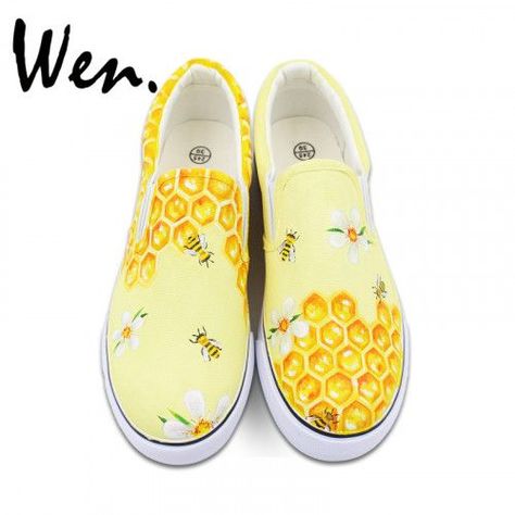 Minion Shoes, Vans Shoes Fashion, Custom Vans Shoes, Vans Slip On Shoes, Painted Shoes Diy, Cute Vans, Painted Canvas Shoes, Custom Painted Shoes, Shoes Art