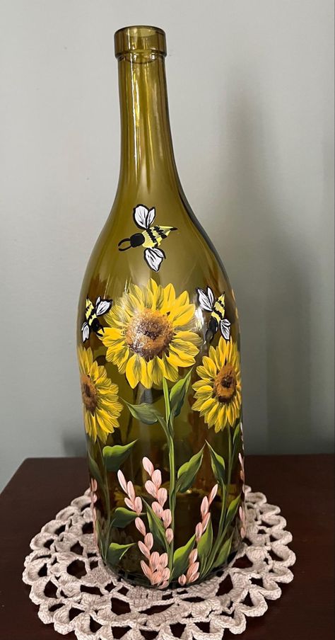 Sunflower Bottle Art, Painting Glass Bottles Acrylic, Painted Wine Bottles Diy, Bottle Painting Ideas, Bottle Paintings, Beer Bottle Art, Jar Painting, Painting On Glass Windows, Painting Glass Jars