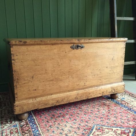 Vintage Trunk Entryway, Rustic Chest Trunk, Antique Storage Chest, Vintage Blanket Box, Vintage Storage Chest, Wooden Storage Chest, Wooden Blanket Chest, Vintage Blanket Chest, Vintage Toy Chest