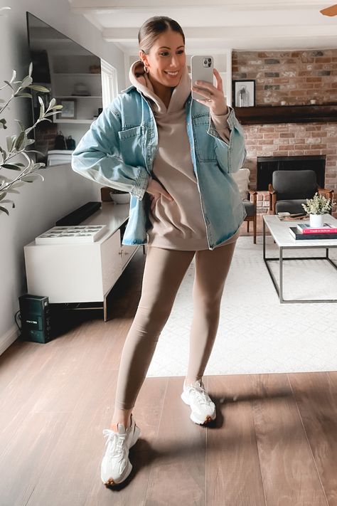 Get inspired with these New Balance 327 outfit ideas plus don't forget to check out the review and sizing guide. 327 Outfit, Trendy Athleisure Outfits, Chic Athleisure Outfits, Athleisure Inspiration, Long Coat Outfit, Athleisure Outfit, Outfit Leggings, New Balance Outfit, Friday Outfit