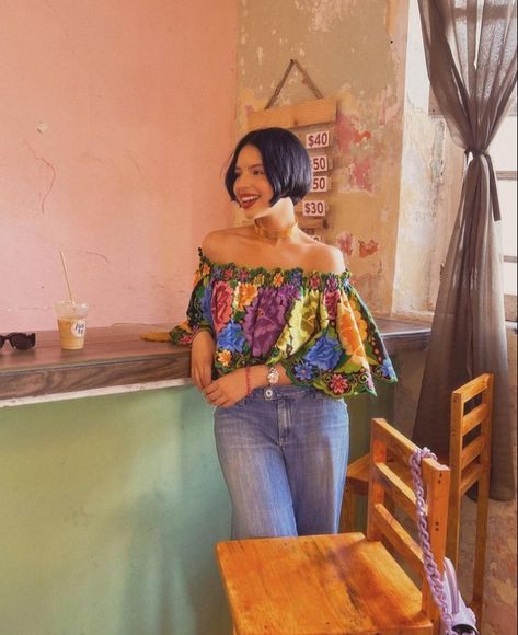 Mexican Shirts Woman Outfit, Hacienda Style Outfits, Mexican Night Outfit, Mexican Blouse Outfit, Mexican Summer Outfits, Mexican Aesthetic Outfits, Mexican Outfits For Women, Mexican Girl Outfit, Latino Fashion