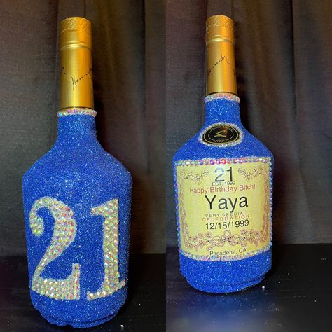 Custom Hennessy Bottle, Decorated Hennessy Bottle, Alcohol Bottle Decorations, Hennessy Bottle, Alcohol Bottle Crafts, Bottle Decorations, Custom Bottle, Glitter Glasses, Drinks Alcohol