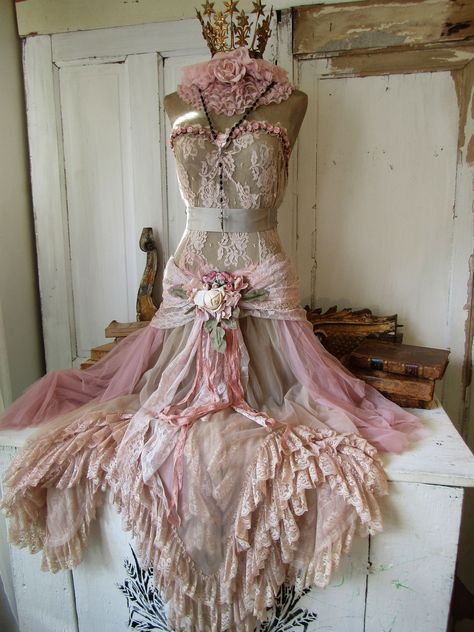 Dress Form Decor Ideas, Boho Vintage Wedding Dress, Vintage Dress Form Mannequin, Paverpol Sculptures, Whimsical Clothes, Fashion Frocks, Victorian Bohemian Decor, Anita Spero Design, Vintage Dress Form