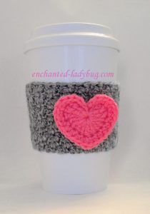 Free crochet heart coffee cup cozy pattern Crochet Heart Pattern Free, Heart Coffee Cup, Cup Cozy Pattern, Crochet Mug Cozy, Valentine Coffee, Crochet Coffee Cozy, Cup Cozies, Crochet Coffee, Crochet Cup Cozy