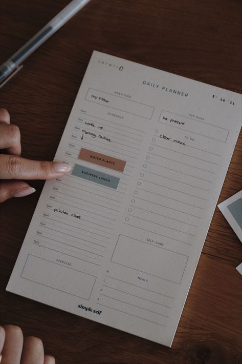 Simple Self's Daily Notepad: Your New Favorite Daily Planner fitnessgoalplanner. minimalistdailyplanner #ultimateplanner✒️. To Do List Design, Living Journal, Planner Monthly Layout, To Do List Pad, Daily Planner Notepad, Weekly Planner Notepad, Daily Planner Hourly, Wellness Planner, Blue Text