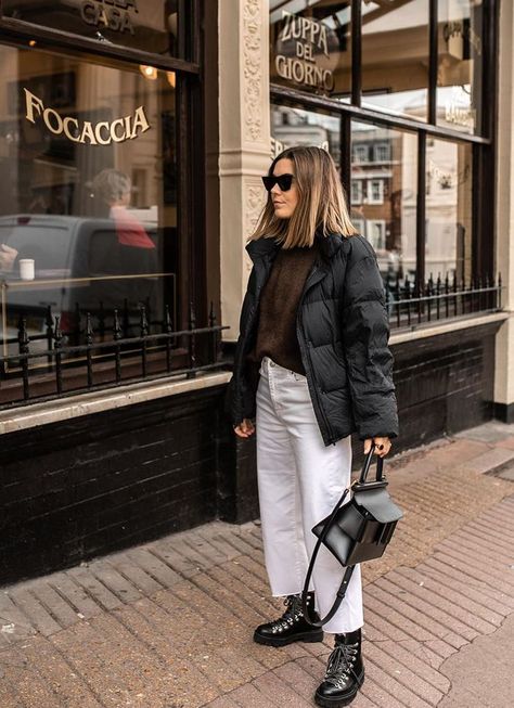 The 5 Coat Trends London Girls Are Living In This Month London Outfit Winter, London Winter Outfits, Leather Trend, London Look, Quoi Porter, Types Of Jeans, Coat Trends, London Outfit, Winter Trends