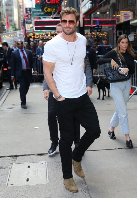 Beard Fade, Chris Hemsworth Thor, Australian Actors, Liam Hemsworth, Chris Hemsworth, Good Looking Men, Smart Casual, Thor, How To Look Better