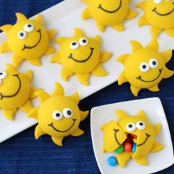 Summer Cookie Recipes, Pinata Cookies, Sunshine Cookies, Black Food Coloring, Diy Pinata, Edible Crafts, Summer Cookies, Cookie Tutorials, Family Crafts