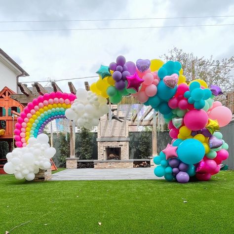 Revelry Goods’s Instagram profile post: “This rainbow masterpiece🌈 was pure magic. Just add some bubbles, dancing, music, flowers, friends and food and you have all the ingredients…” Rainbow Theme Decorations, Rainbow Balloon Decorations, Rainbow Birthday Decorations, Friends And Food, Deco Ballon, Care Bear Birthday, Rainbow Party Decorations, Trolls Birthday Party, Troll Party