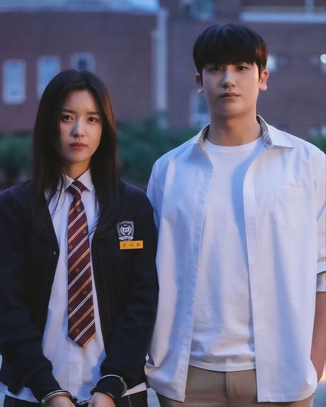 School Kdrama, Korean Couple Photoshoot, Best Kdrama, Korean Drama Movies, All Korean Drama, Movie Couples, Korean Drama Best, Korean Couple, K Drama