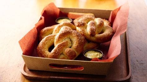 These homemade pretzels, filled with Cheddar, Swiss and cream cheese, are a must-try appetizer for game day. Cheese Appetizer Recipes, Pretzel Nuggets, Cheese Recipes Appetizers, Pretzel Dough, Pretzel Shape, Pretzel Cheese, Cheese Appetizer, Homemade Pretzels, Pretzels Recipe