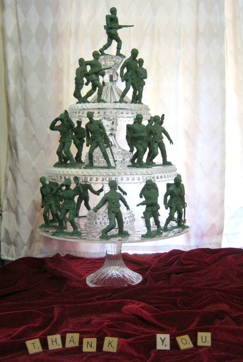 Sweater Surgery: Toy soldier army men Christmas tree Military Christmas Tree, Soldiers Military, Army Christmas, Army Crafts, Military Christmas, Army Party, Home Alone Christmas, Cartoon Christmas Tree, Christmas Tree Template