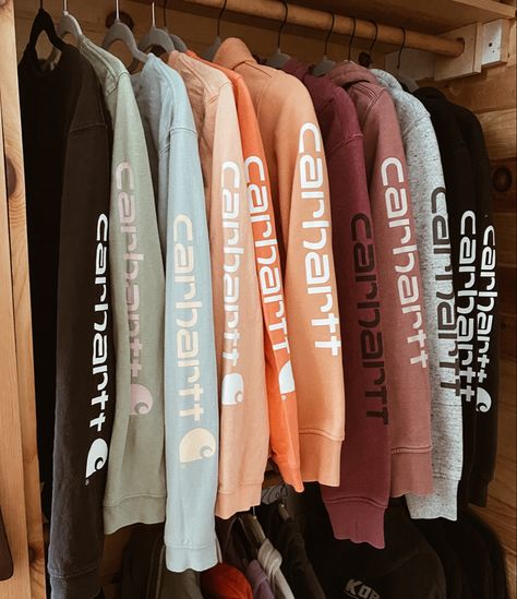 Carhartt Women Sweatshirt, Carhartt Hoodies Womens, Western Christmas Gift Ideas For Women, Cute Western Sweatshirts, Carhartt Aesthetic Women, Carhartt Women Outfits Hoodie, Country Wishlist Ideas, Carhartt Long Sleeve Outfit, Carhartt Sweatshirt Outfit Women