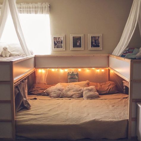 This Ikea Hack For Families Who Cosleep Is Truly Genius Cosleeping Bedroom, Baby Floor Bed, Ikea Bed Hack, Kids Floor Bed, Ikea Kura Bed, Family Bed, Floor Bed Frame, Kids Shared Bedroom, Kura Bed