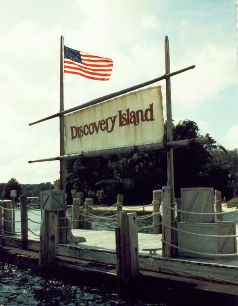 https://flic.kr/p/tmyDh | Discovery Island in Walt Disney World | My favorite thing in all of Disney World and they shut it down just a few years later! Olympus RC 35mm RangeFinder Disney Universe, Discovery Island, Abandoned Theme Parks, Abandonment Issues, Disney Secrets, Disney Attractions, Retro Disney, Disney Rides, Disney Fun Facts