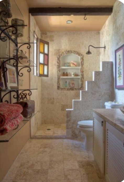 Small Spanish Style Homes, Spanish Style Bathrooms, Spanish Bathroom, Makeover Kamar Mandi, Mexican Bathroom, Hacienda Style Homes, Mexican Home Decor, Mediterranean Home Decor, Spanish Style Homes