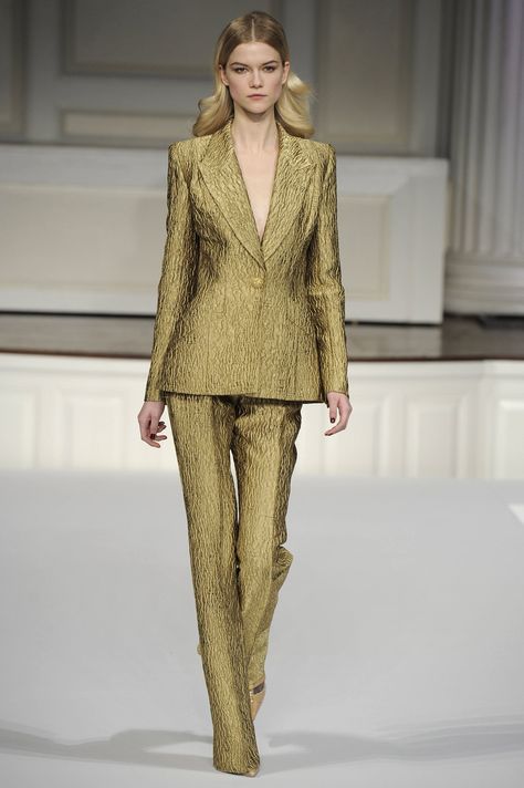 Fall 2011 Evening Trousers, Gold Suit, Gown Gold, Trouser Outfits, Fashion Gowns, Suit Women, Nova York, Color Dorado, Classic Outfits