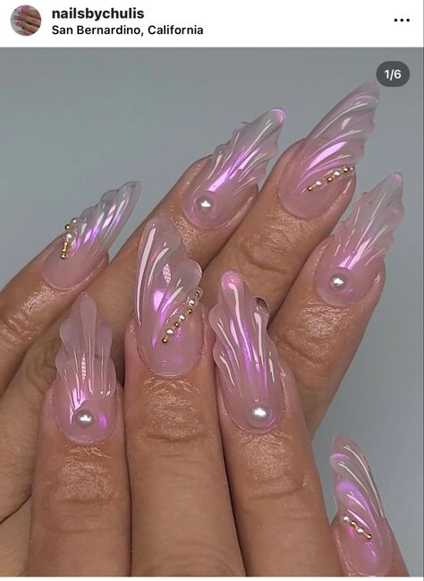 Chrome base with a pinky undertone. Pearls and 3d seashell design. Coffin Mermaid Nails, 3d Wet Nails, Hot Pink Mermaid Nails, 3d Sculpture Nail Art, Nail Mermaid Design, 3d Water Nails, Black Mermaid Nails, Square Mermaid Nails, 3d Mermaid Nails