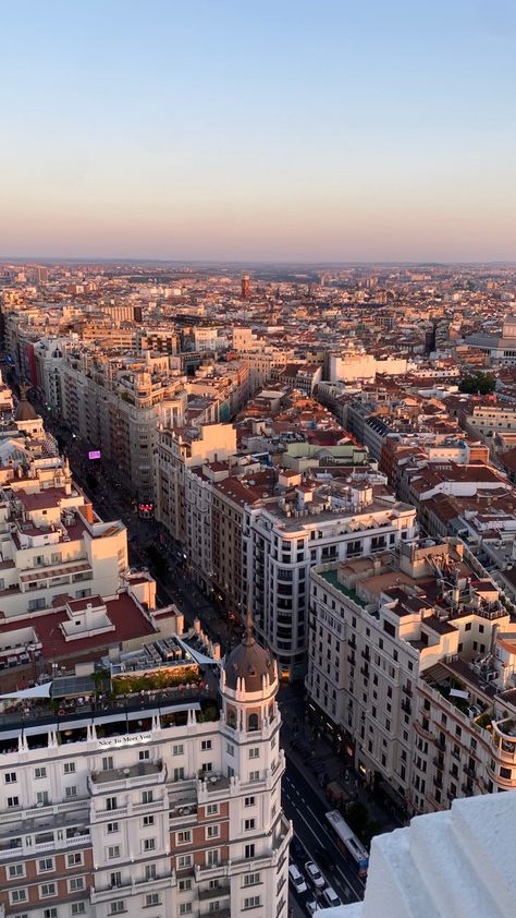 incredible view of madrid from rooftop Madrid Rooftop Views, Madrid Rooftop Bars, Madrid Penthouse, Madrid Winter, Madrid Aesthetic, Madrid Apartment, Madrid Hotels, Madrid City, Apartment View