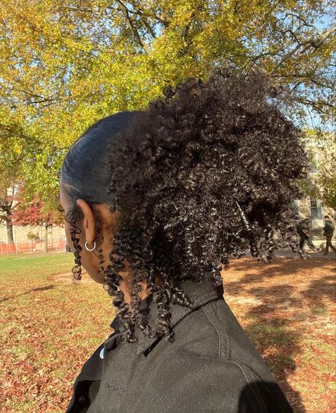 Type 4 Hair Aesthetic, Curly Hairstyles Afro, Ponytail For Natural Hair, Hair Curly Ponytail, Cute Natural Hairstyles 4c, Faith Core, Grey Hair Colour, Girl Cry, 4c Afro