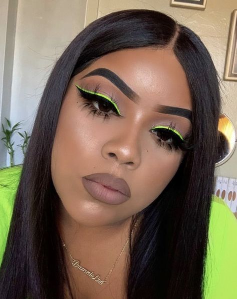 Maquillage Yeux Cut Crease, Makeup Cantik, Neon Eyeshadow, Neon Makeup, Green Makeup, Beauty Make-up, Green Eyeshadow, Makeup Eye Looks, Creative Makeup Looks