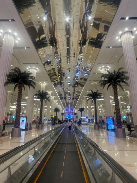 #dxb #airport #travel #dubai #uae #terminal3 #fashion Dubai International Airport Snapchat, Dxb Airport, Qatar Airport, Airport Terminal 3, Travel Dubai, Dubai International Airport, Airport Aesthetic, Dubai Airport, Flight Booking