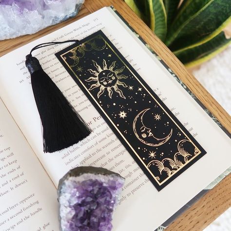 Black And Gold Bookmark, Black Bookmarks Handmade, Black Bookmark, Cool Bookmarks, Bookmark Diy, Bookmark With Tassel, Handmade Bookmarks Diy, Moon Gold, Creative Bookmarks