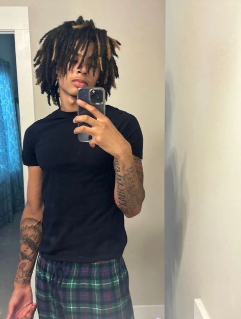 Dread Hairstyles For Men, Black Dreads, Cute Dreads, Dreadlock Hairstyles For Men, Light Skin Men, Dark Skin Boys, Dark Skin Men, Dreads Styles, Black Men Hairstyles