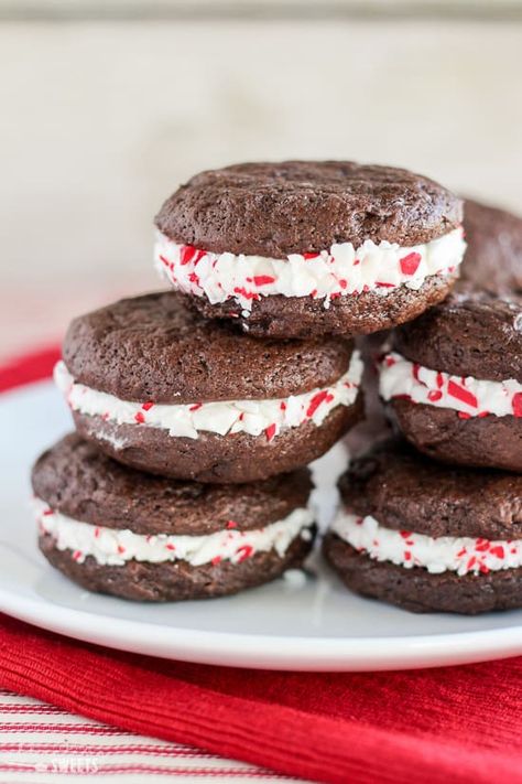 Sandwich Cookies Christmas, Soft Chocolate Cookie, Iced Oatmeal Cookies, Chocolate Whoopie Pies, Shugary Sweets, Sugar Cookie Frosting, Chocolate Sandwich, Best Christmas Cookies, Peppermint Cookies