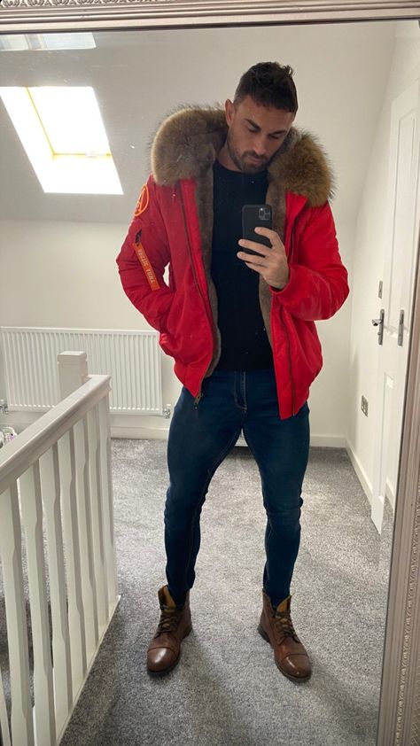 Parka Coat Outfit, Coat Outfit Men, Army Guys, Red Parka, Street Style Summer Outfits, Suits Men Business, Outfit Uomo, Guy Style, Suits Men