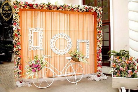 Light orange photobooth with white cycle Selfie Booth, Color Melon, Wedding Hall Decorations, Wedding Decors, Wedding Reception Backdrop, Booth Wedding, Wedding Stage Design, Marriage Decoration, Mandap Decor