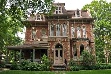 Gothic Victorian House Aesthetic, Whimsigoth Home Exterior, Vintage Style Home Exterior, 1860s Aesthetic House, New Orleans House Aesthetic, 1800s Home Exterior, Old Fashioned House Aesthetic, Maximalism House Exterior, Old Victorian House Exterior