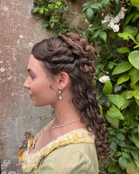 Victorian Queen Hairstyles, 1880s Womens Hairstyles, Dickens Era Hair, Historical Curly Hairstyles, 1812 Hairstyles, Long Victorian Hairstyles, Early 19th Century Hairstyles, Roman Woman Hairstyles, 1500s Hairstyles Woman